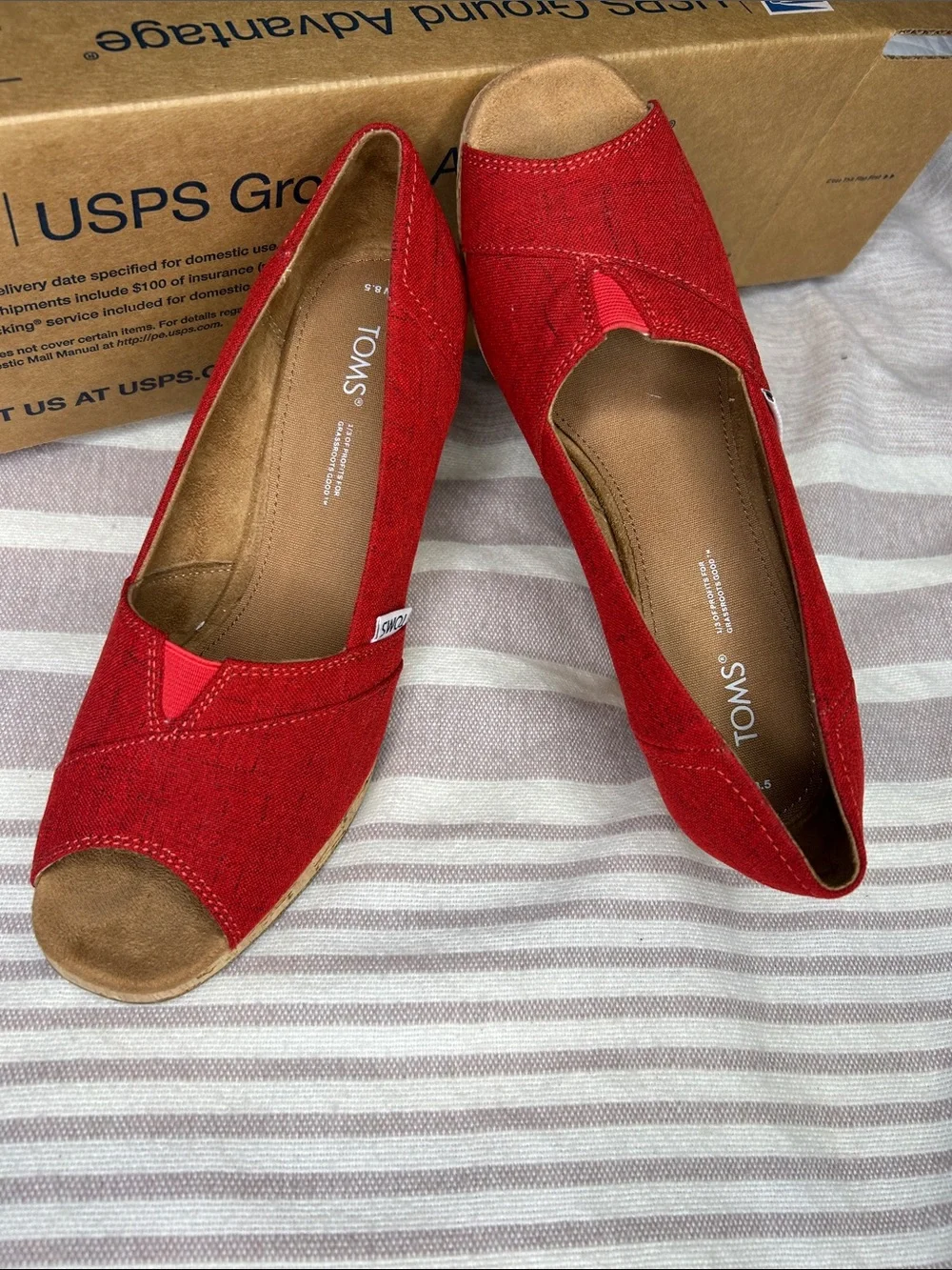 TOMS Red Cork Wedge Sandals Women’s Size 8.5 Excellent Condition